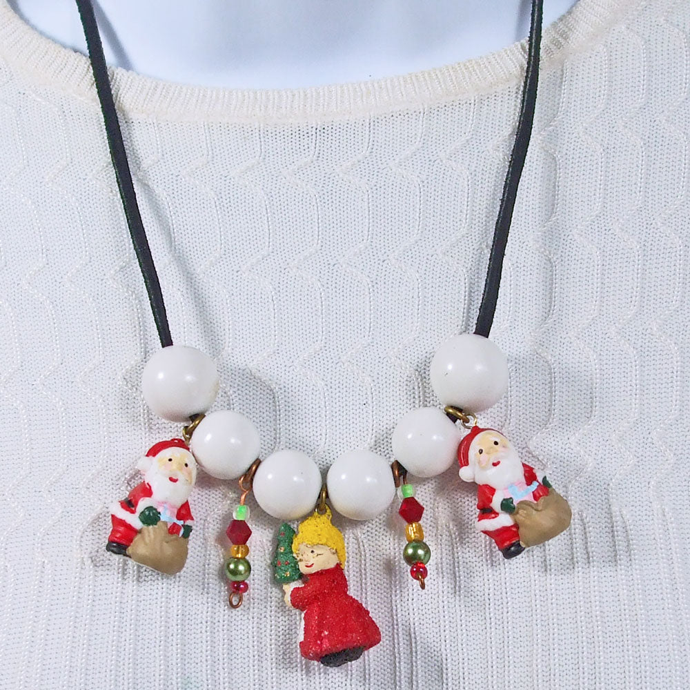 5009-18     Papan, Christmas, Santa and Mrs Clause, Beaded Dangle, Necklace
