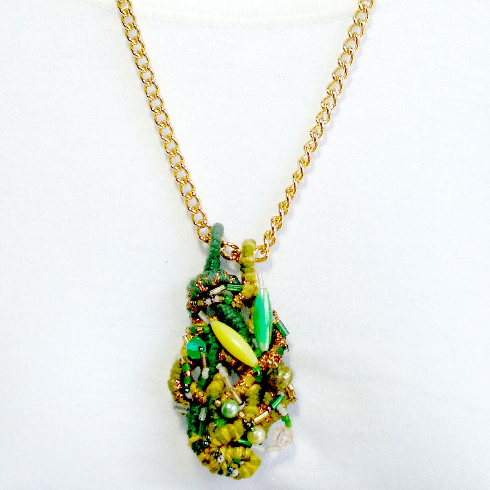 7502 * Fiber woven wire design covered with multi style beads pendant